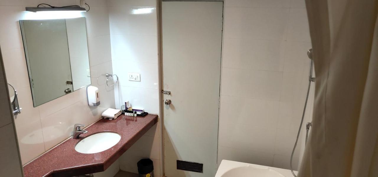Hotel Saptagiri Хидерабад Екстериор снимка
