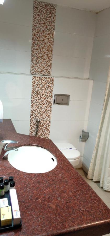 Hotel Saptagiri Хидерабад Екстериор снимка