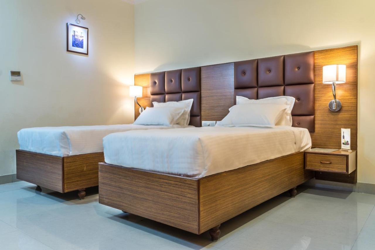 Hotel Saptagiri Хидерабад Екстериор снимка