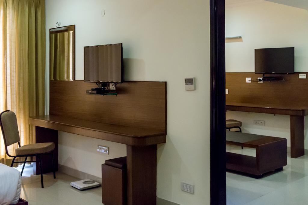Hotel Saptagiri Хидерабад Екстериор снимка